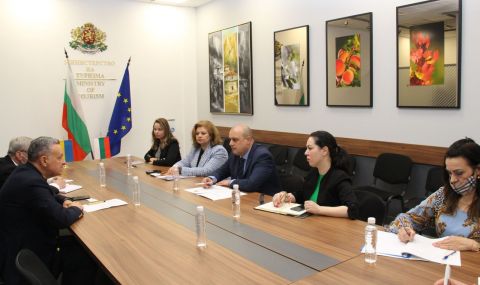 Проданов: Институциите работят непрекъснато, за да координират настаняването на украинските бежанци - 1