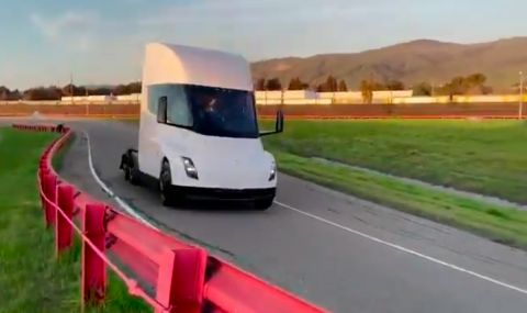 Tesla показа електрическия си камион, който ще изминава 1000 км без презареждане (ВИДЕО) - 1