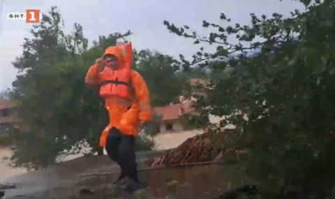 Започна евакуацията на бедстващите в село Богдан - 1