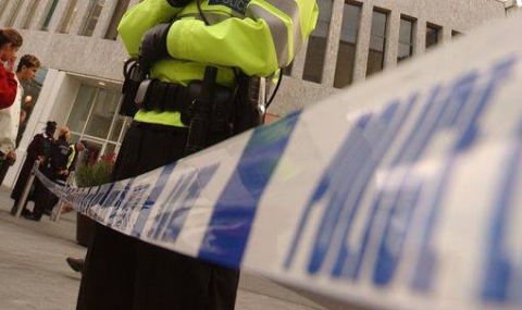 Британската полиция задържа двама по подозрение в тероризъм - 1