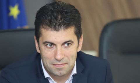 Кирил Петков заминава за срещата на евролидерите във Франция - 1