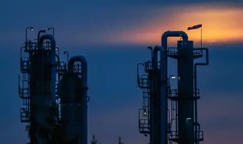 Пожар в руската рафинерия „НОРСИ“ край Нижни Новгород след атака с дронове