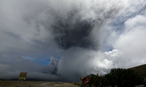 Извънредно положение в Еквадор заради вулкан - 1