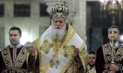 Патриарх Неофит води службата в Троянския манастир - 1