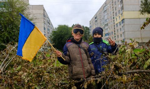 "Това е нашата земя": Те отказват да напуснат Харков въпреки разрушенията и обстрела - 1