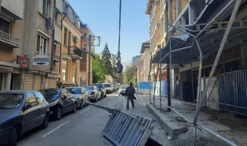 Кофраж падна от петия етаж на строеж на улица в София - 1