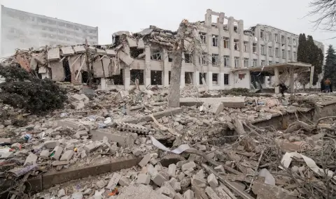 Шестима са убити при руски въздушни удари по украински градове - 1