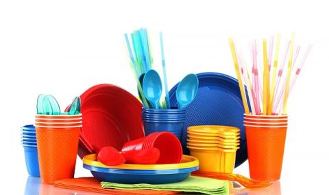 ЕК забранява употребата на пластмасови чинии, сламки и клечки за уши - 1