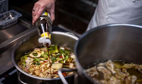 Бедност в богата Германия: Все повече германци се хранят в социални кухни - 1