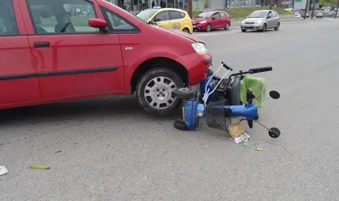 79-годишна жена с електрическа триколка се блъсна в кола  - 1