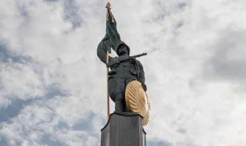 Във Виена наричат монумента на Червената армия "паметник на незнайния мародер" - 1