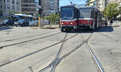 Втора катастрофа с трамваи за деня в София ВИДЕО+СНИМКИ - 1