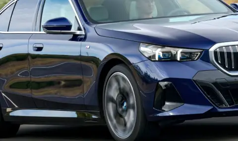 Защо пътническото огледало на BMW-тата поглежда към тротоара и как се включва тази екстра? - 1