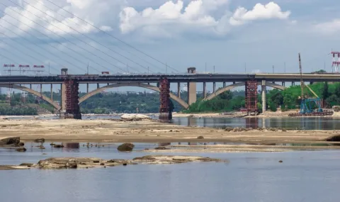 Five injured in Russian attack on bridge in Zaporizhia - 1