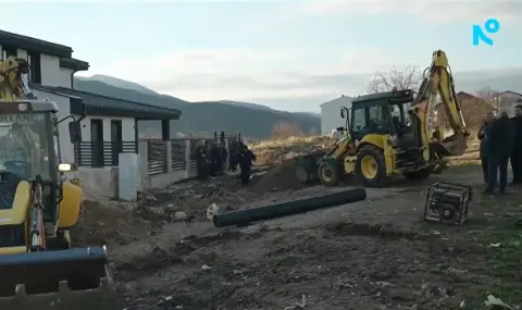 Трети ден Асеновград е без вода заради спукан водопровод, върху който е построена къща