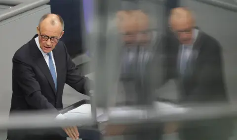 Бундестагът гласува ключов пенсионен пакет на Мерц след месеци разногласия - 1