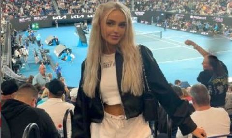Секси блондинка утешава тенисист след отпадането му от Australian Open - 1