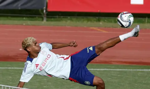 Треньорът на Барселона: Ямал е гений, но трябва да работи още доста - 1