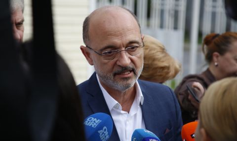 Здравният министър за мигрантите край Локорско: 11 са настанени в софийски болници към момента  - 1
