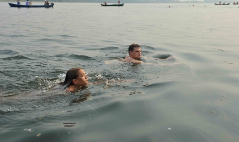 Дете на 6 години преплува Дунав - 1