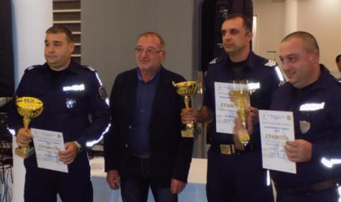 Двама катаджии си разделиха наградата &quot;Пътен полицай на годината&quot; - 1