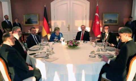 Ердоган разговаря с Меркел - 1