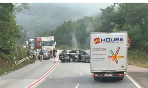 Тежката катастрофа с 10 пострадали: Повдигнаха обвинение на румънския шофьор, причинил инцидента - 1