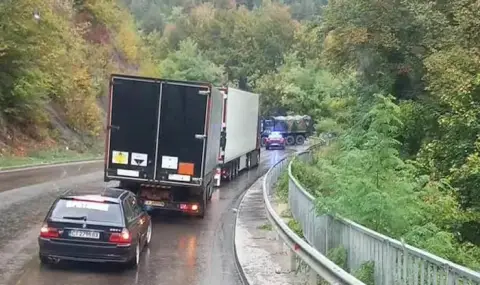 Френски военен камион катастрофира в Прохода на републиката - 1