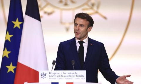 Париж ще "продължи усилията си" да доставя оръжие на Киев - 1