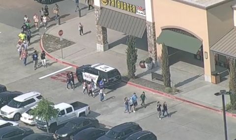 Убиха 9 души в търговски център - 1