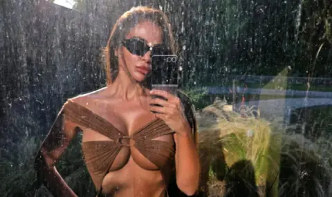 Ники Михайлов и Николета Лозанова се пуснаха полуголи от спалнята (СНИМКИ) - 1