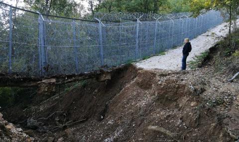 Елена Йончева показа как мигранти прескачат оградата - 1