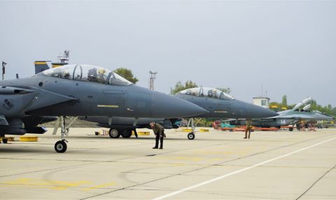 US eкипажи на F-15 Е се пребазираха в авиобаза Граф Игнатиево  - 1