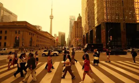Wildfires in Canada: Orange Code and Hazardous Air in New York and Toronto - 1
