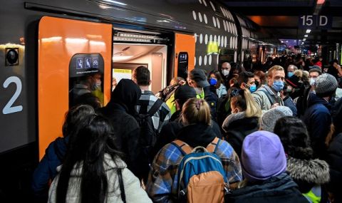 Тежка катастрофа! Петима железничари загинаха при влаков инцидент в Италия - 1