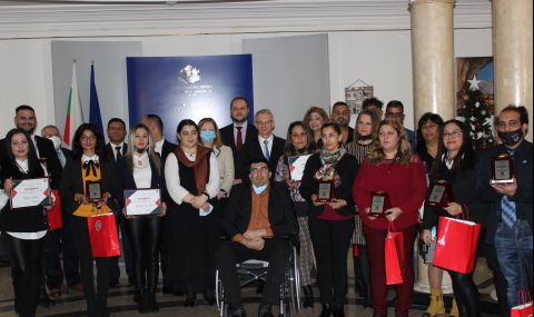 Сандов награди образователни медиатори в ромската общност - 1