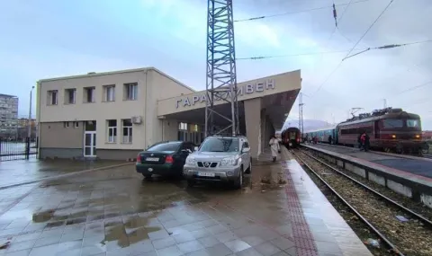 Гара Сливен е отцепена заради бомбена заплаха във влак за София