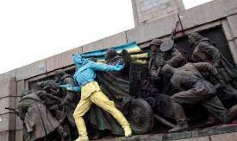 БЗНС: Скандално е да ремонтират с държавни пари паметника на Съветската армия - 1