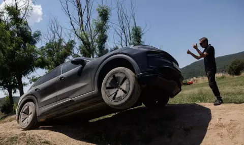 Изкуствен интелект замени 120 прототипа на новия Cayenne - 1