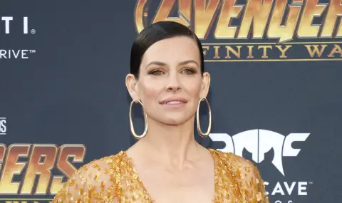 Актрисата Еванджелин Лили припадна и разби лицето си на каменист плаж (СНИМКИ) - 1