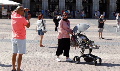 10 пъти повече туристи в Испания през юни в сравнение със същия месец миналата година - 1