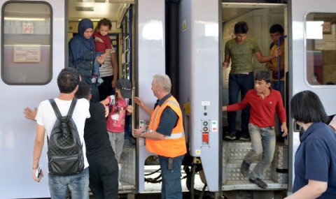 Имигранти влизат в ЕС с фалшиви сирийски паспорти - 1