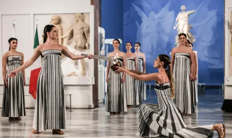 Олимпийският огън за Милано-Кортина 2026 пламна в Древна Олимпия  - 1