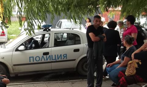 Полиция спря масов бой в циганската махала в Пещера - 1