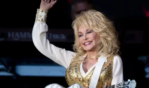 Доли Партън на 80-ия си рожден ден: Надживях толкова много пластични хирурзи (ВИДЕО) - 1