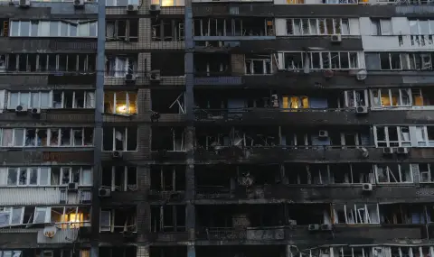 Русия нанесе масирани удари по Киев преди преговорите между Зеленски и Тръмп