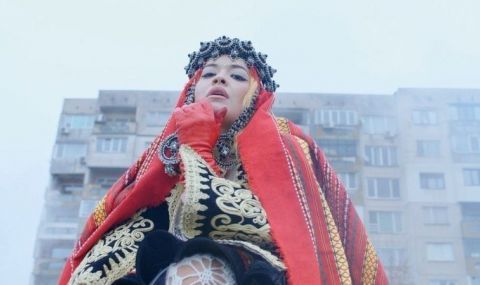 Рита Ора е с българска носия в най-новия си клип - 1