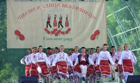 Танцьори от Свищов грабнаха Голямата награда на фолклорния фест в Свиленград - 1