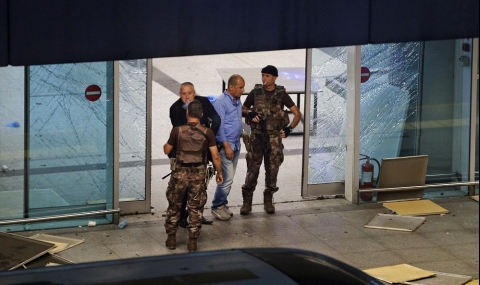 Над 40 жертви след атаката на летище Ататюрк - 1