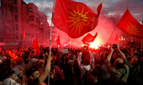 НАТО ще покани Македония, но има две условия - 1